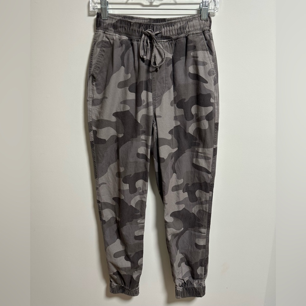 Hollister Women's Gray Camouflage Joggers